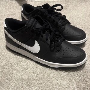 Nike Men's Dunk Black and White Low-Top Sneakers size 11.5
